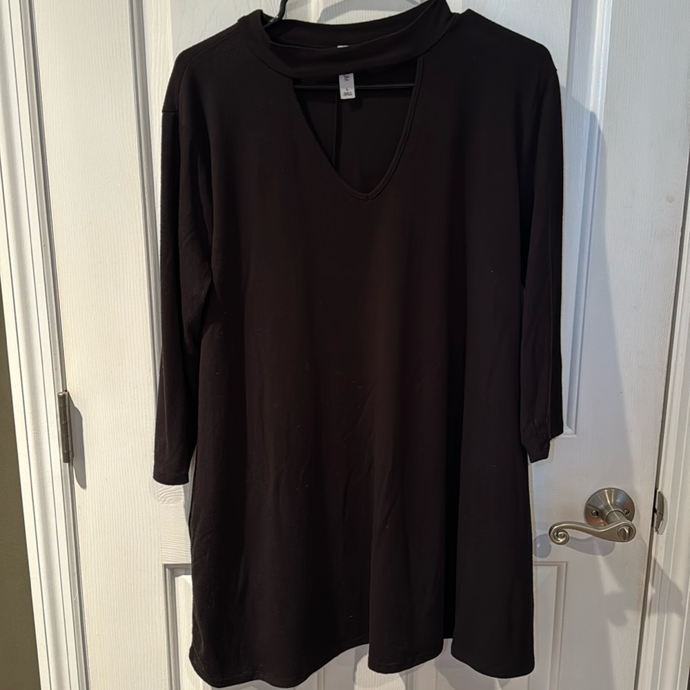 Zenana Premium Vneck keyhole tunic size L black!